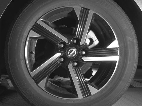 Used 2024 Nissan Sentra SV FWD image 14