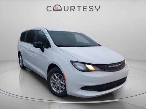 New 2026 Chrysler Voyager LX image 4