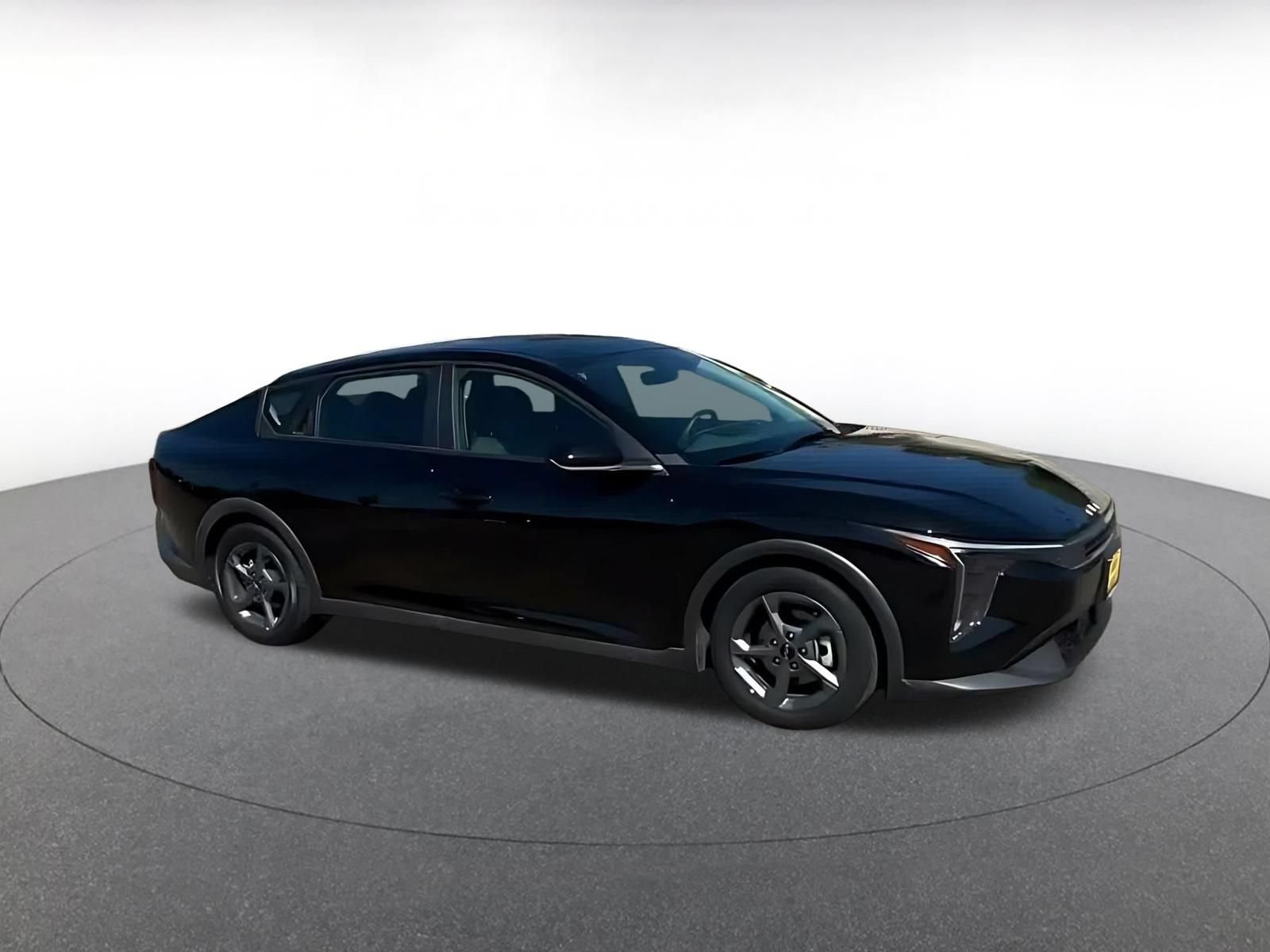 Used 2025 Kia K4 FWD image 2