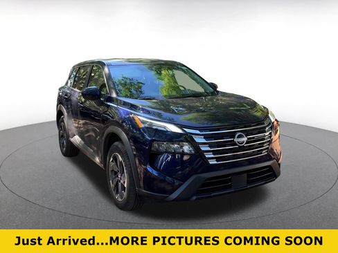 Used 2025 Nissan Rogue SV image 1