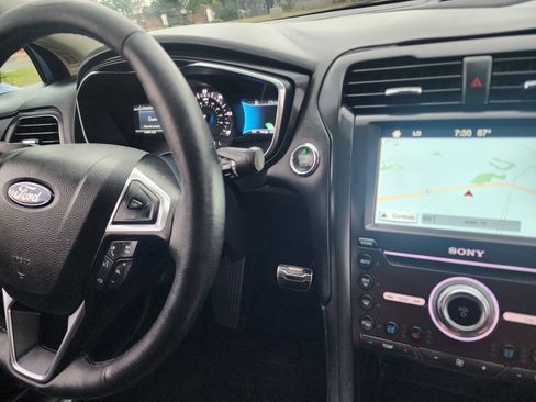 Used 2017 Ford Fusion Energi Titanium FWD image 28