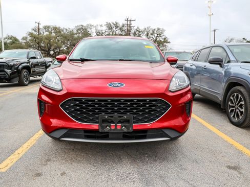Used 2020 Ford Escape SE image 4