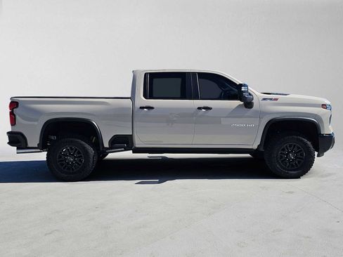 Used 2026 Chevrolet Silverado 2500 ZR2 AWD/4WD image 2