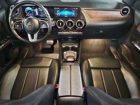 Used 2021 Mercedes-Benz GLA 250 w/ Premium Package image 19