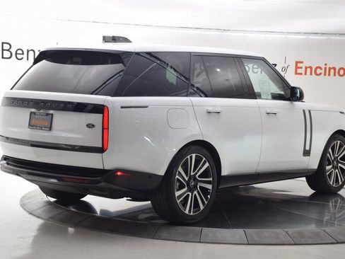 Used 2023 Land Rover Range Rover SE image 6