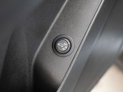 Used 2019 Chevrolet Equinox LT image 24