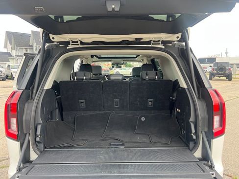 Used 2025 Ford Expedition Active AWD/4WD image 12