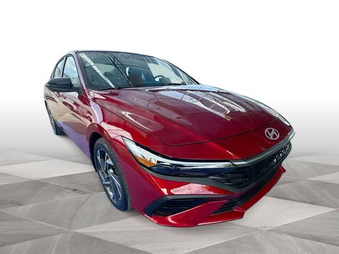 Used 2025 Hyundai Elantra Sport FWD image 2
