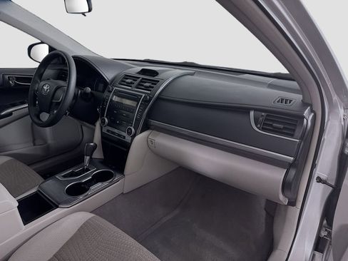 Used 2012 Toyota Camry LE image 19