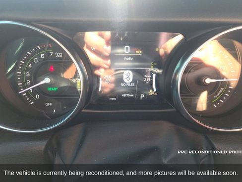 Used 2022 Jeep Wrangler Unlimited Sahara AWD/4WD image 16