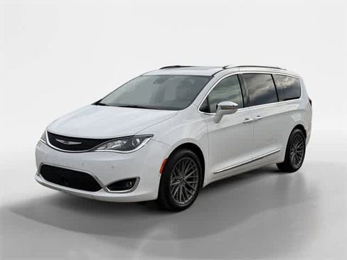 Used 2017 Chrysler Pacifica Limited w/ UConnect Theater Package image 10