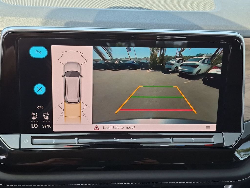 Used 2025 Volkswagen Atlas SE FWD image 18