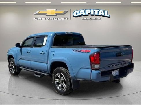 Used 2019 Toyota Tacoma TRD Sport image 3