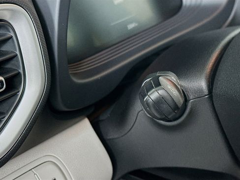 Used 2024 Hyundai Venue SEL image 17