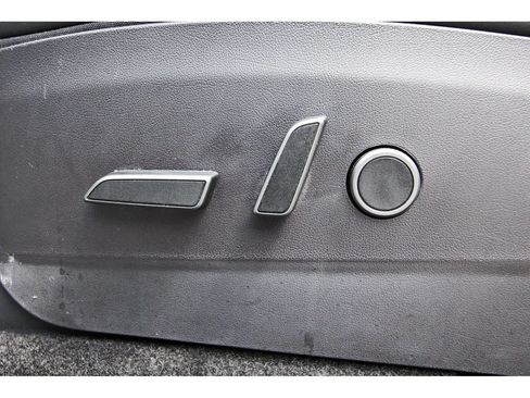 Used 2022 Tesla Model Y Long Range AWD/4WD image 28