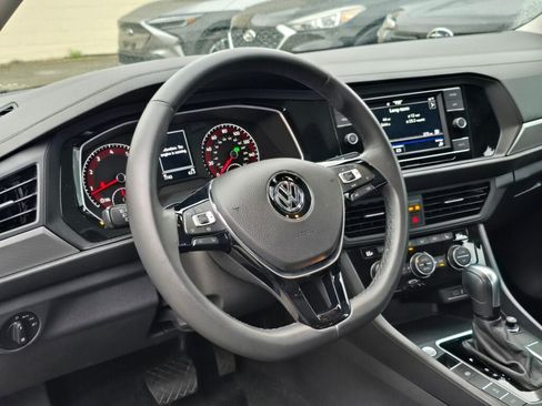 Used 2020 Volkswagen Jetta SE w/ SE Cold Weather Package FWD image 11