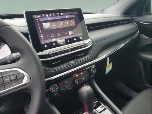 New 2026 Jeep Compass Latitude AWD/4WD image 12