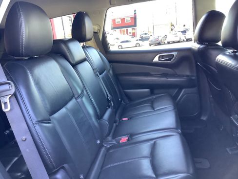 Used 2016 Nissan Pathfinder SL image 16