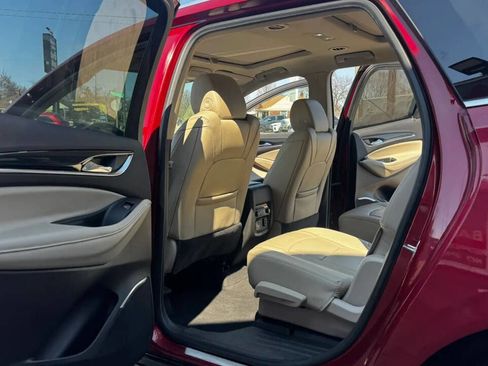 Used 2018 Buick Enclave Essence image 19