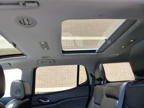 Used 2017 GMC Acadia SLT AWD/4WD image 48