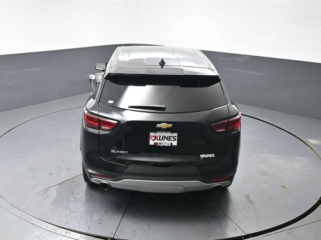 Used 2025 Chevrolet Blazer LT FWD image 46