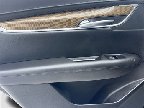 Used 2017 Cadillac XT5 Platinum image 42