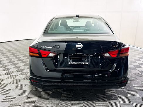 Used 2024 Nissan Altima 2.5 SV FWD image 4