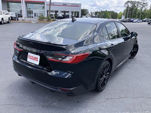 Used 2025 Toyota Camry SE FWD image 5