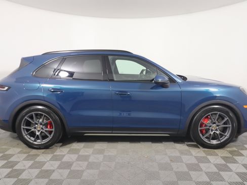 Used 2025 Porsche Cayenne S AWD/4WD image 8