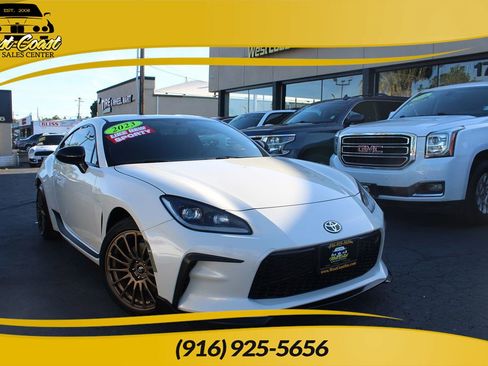 Used 2023 Toyota GR86 w/ ALL Weather Mat Package (TMS) RWD image 1