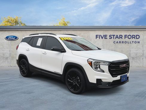 Used 2024 GMC Terrain SLE w/ Driver Convenience Package AWD/4WD image 2