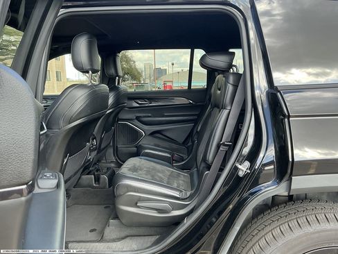 Used 2021 Jeep Grand Cherokee L Laredo image 10