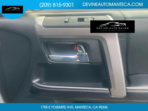 Used 2017 Toyota 4Runner SR5 Premium image 11