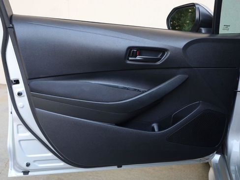 Used 2022 Toyota Corolla LE FWD image 15