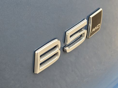 Used 2025 Volvo XC40 B5 Plus image 19