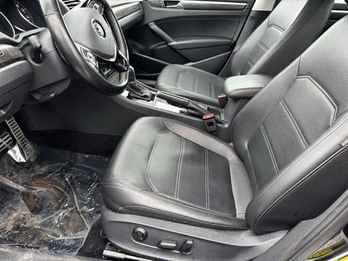Used 2017 Volkswagen Passat 1.8T SE image 5