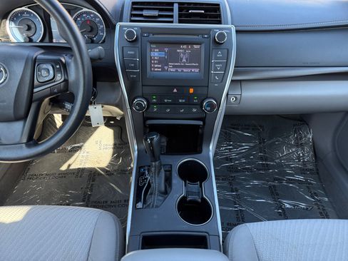 Used 2016 Toyota Camry LE image 11