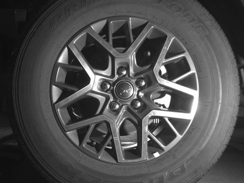 Used 2025 Jeep Wrangler Sahara image 12