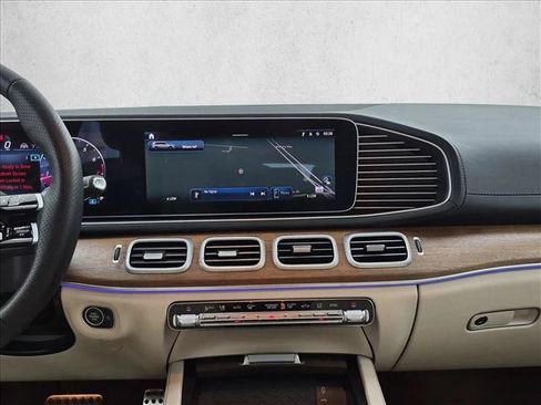 Used 2025 Mercedes-Benz GLS 450 4MATIC image 15