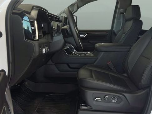 Used 2025 GMC Sierra 2500 Denali w/ Denali Reserve Package AWD/4WD image 8