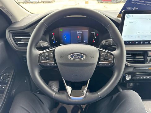 Certified 2025 Ford Escape SE FWD image 28