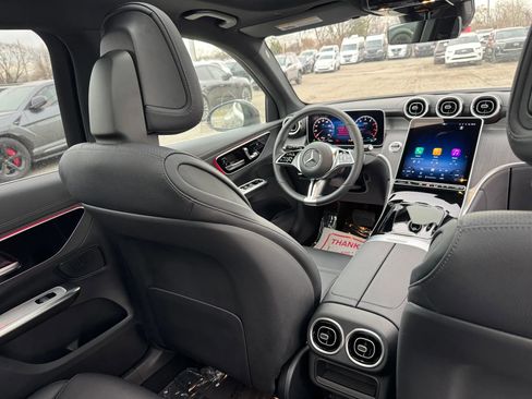 Used 2025 Mercedes-Benz GLC 300 4MATIC image 26