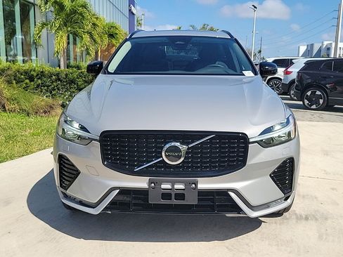 Used 2025 Volvo XC60 B5 Core image 2
