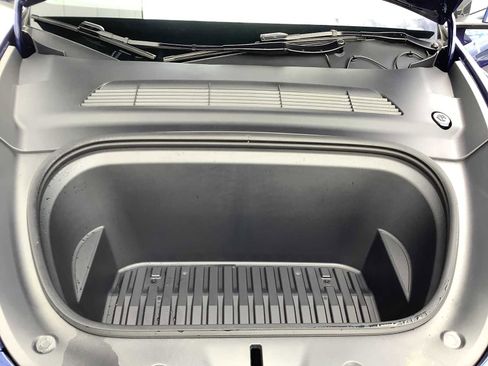 Used 2024 Tesla Model Y Performance image 9