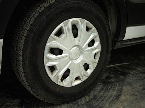 Used 2023 Ford Transit 350 XLT image 3