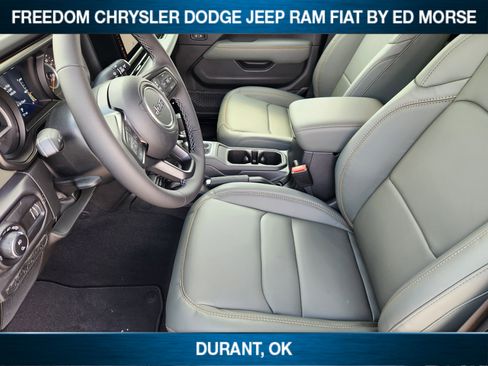 New 2025 Jeep Gladiator Mojave image 8