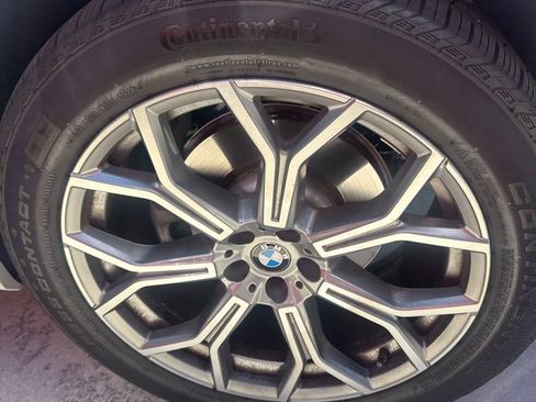 Used 2022 BMW X7 xDrive40i w/ Premium Package AWD/4WD image 3