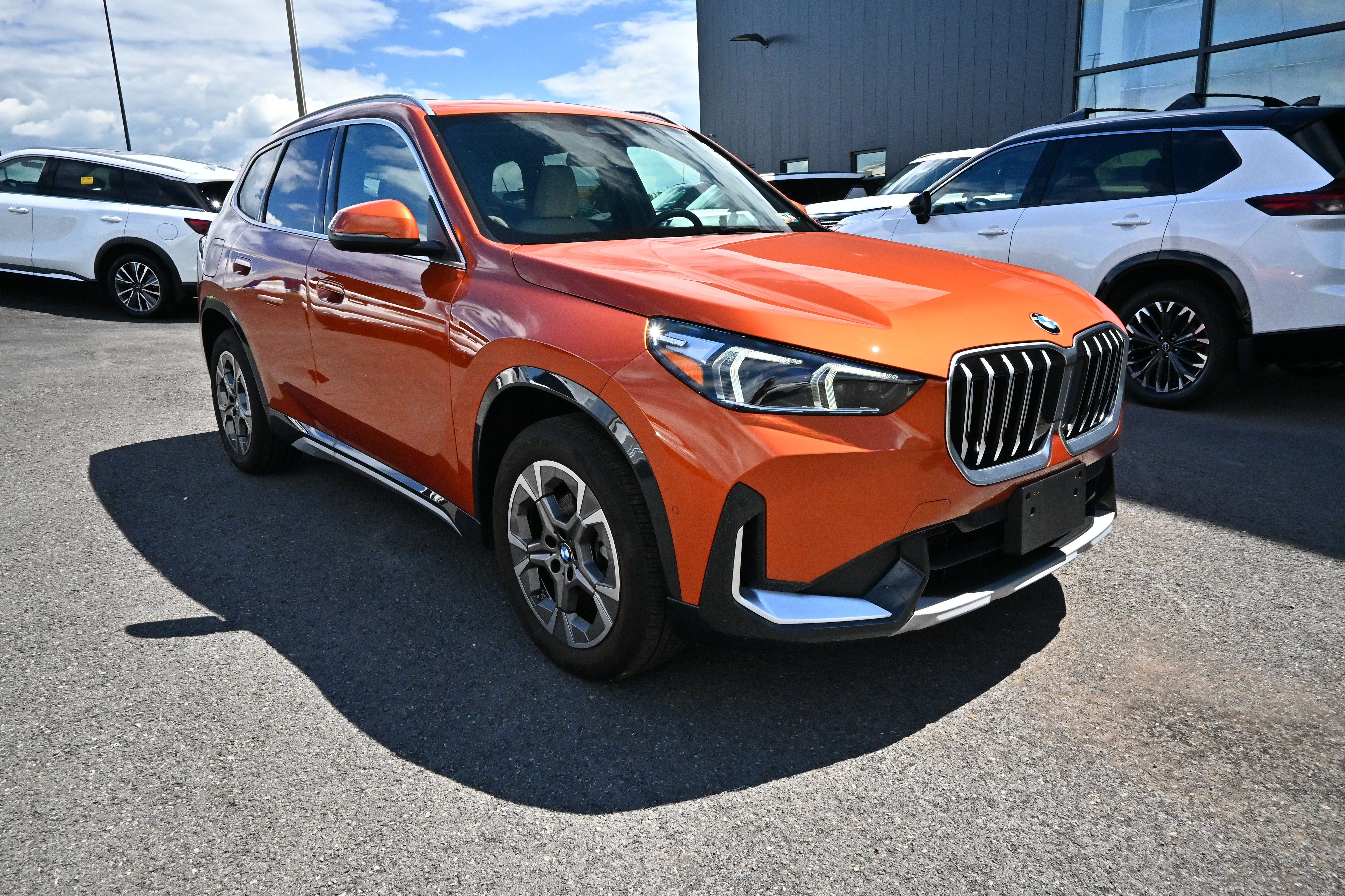 Used 2025 BMW X1 xDrive28i w/ Convenience Package AWD/4WD image 2