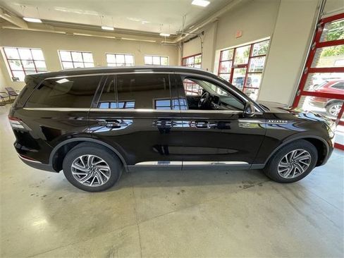 Used 2023 Lincoln Aviator AWD image 9