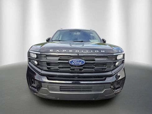 Used 2025 Ford Expedition Active AWD/4WD image 2